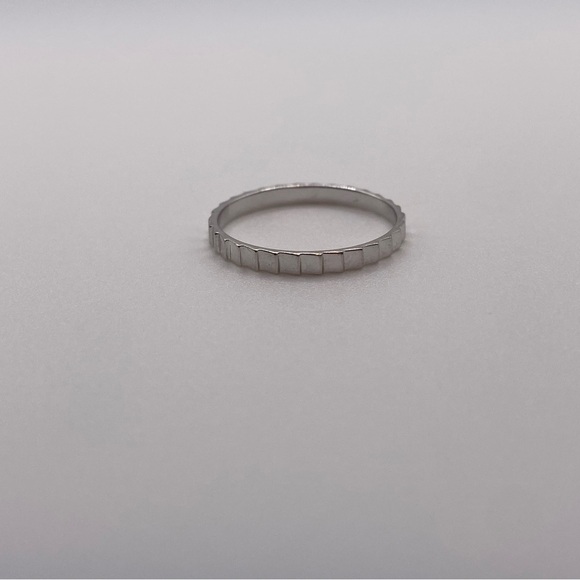 14k White Gold Ridge Band Ring - Picture 6 of 7